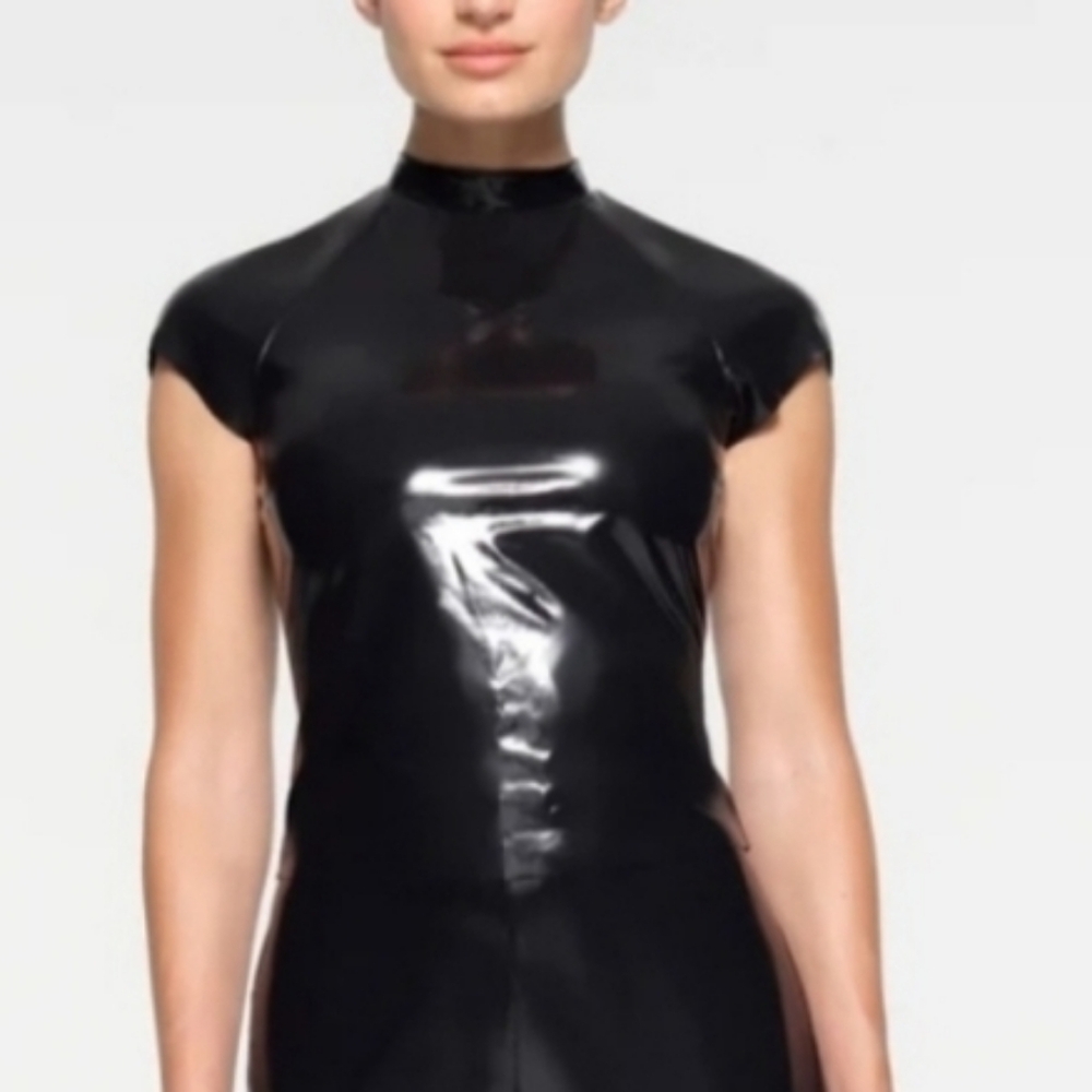 SKIMS Stretch Vinyl Tshirt Top Shirt Onyx Black Small NWT